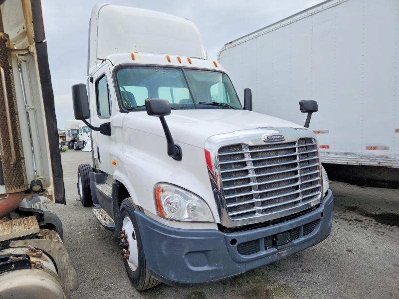 Продажа на аукционе авто 2016 Freightliner Cascadia 1, vin: 1FUBGEDV4GLHC5673, номер лота: 77528625