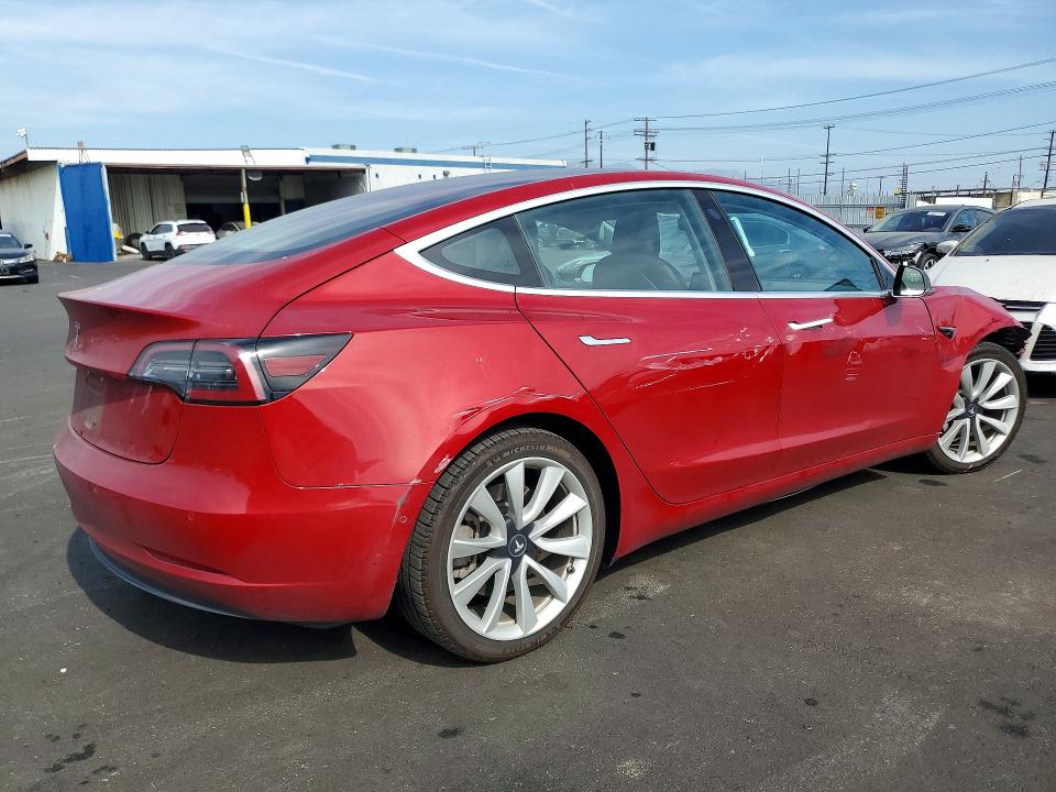 47839606 :رقم المزاد ، 5YJ3E1EA2JF049242 vin ، 2018 Tesla Model 3 مزاد بيع