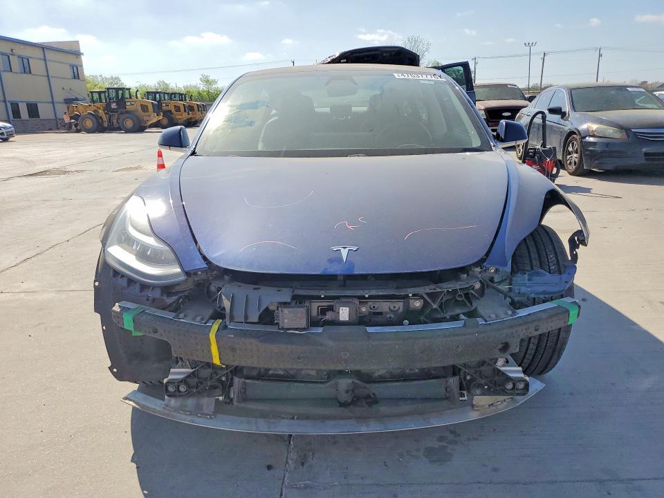 47637776 :رقم المزاد ، 5YJ3E1EA7JF109449 vin ، 2018 Tesla Model 3 مزاد بيع