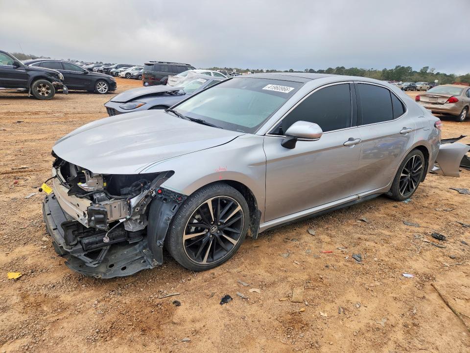 41960966 :رقم المزاد ، 4T1K61AK0LU943396 vin ، 2020 Toyota Camry مزاد بيع