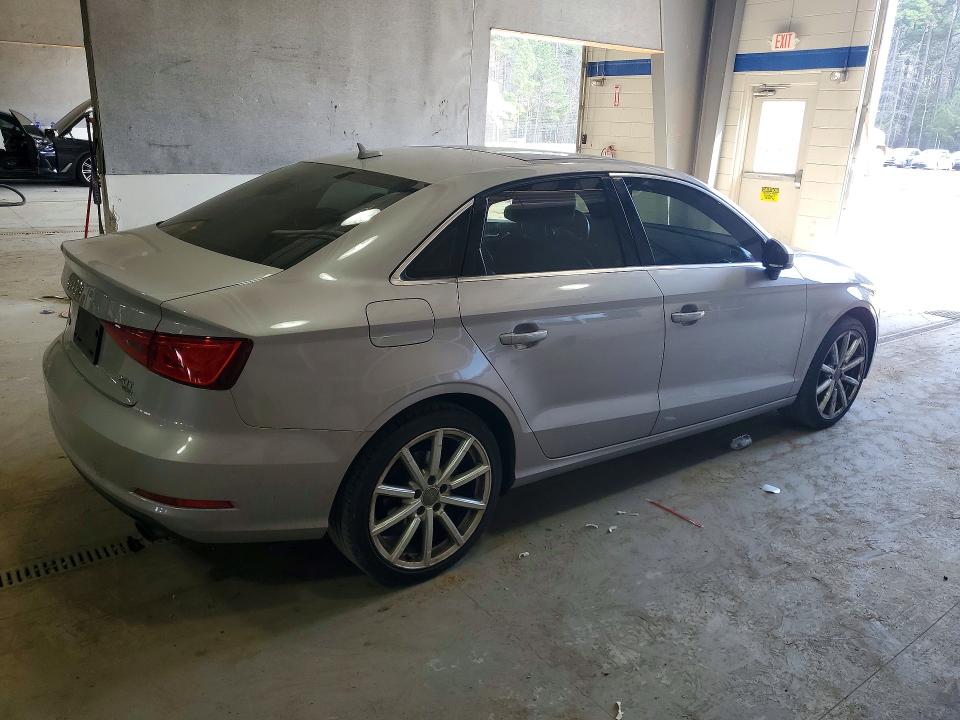 Продажа на аукционе авто 2015 Audi A3, vin: WAUEFGFF8F1010980, номер лота: 45684396
