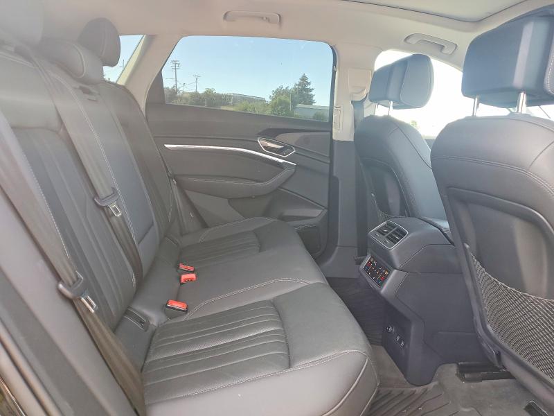 2019 Audi E-tron მანქანა იყიდება აუქციონზე, vin: WA1LABGE3KB016671, აუქციონის ნომერი: 48142156
