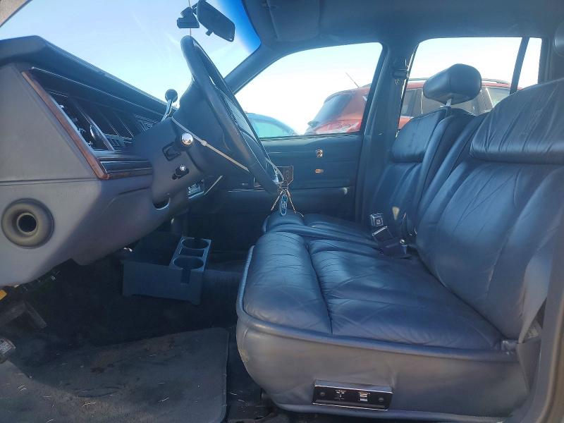1990 Lincoln Town Car მანქანა იყიდება აუქციონზე, vin: 1LNLM83F1LY646813, აუქციონის ნომერი: 41796876
