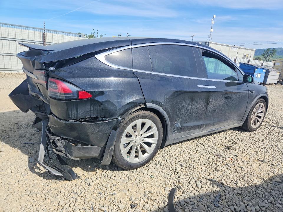 2018 Tesla Model X მანქანა იყიდება აუქციონზე, vin: 5YJXCAE27JF117826, აუქციონის ნომერი: 41907176