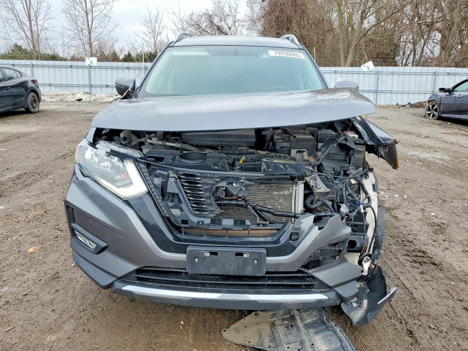 79250065 :رقم المزاد ، 5N1AT2MV6JC733890 vin ، 2018 Nissan Rogue مزاد بيع