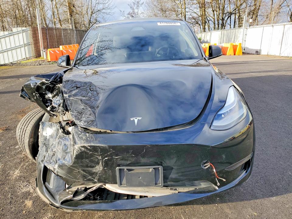 2025 Tesla Model Y მანქანა იყიდება აუქციონზე, vin: 7SAYGAEE8SF243801, აუქციონის ნომერი: 41788056