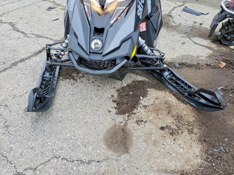 45968776 :رقم المزاد ، 2BPSUGHB3HV000143 vin ، 2017 Ski Doo Renegade Enduro 800r مزاد بيع