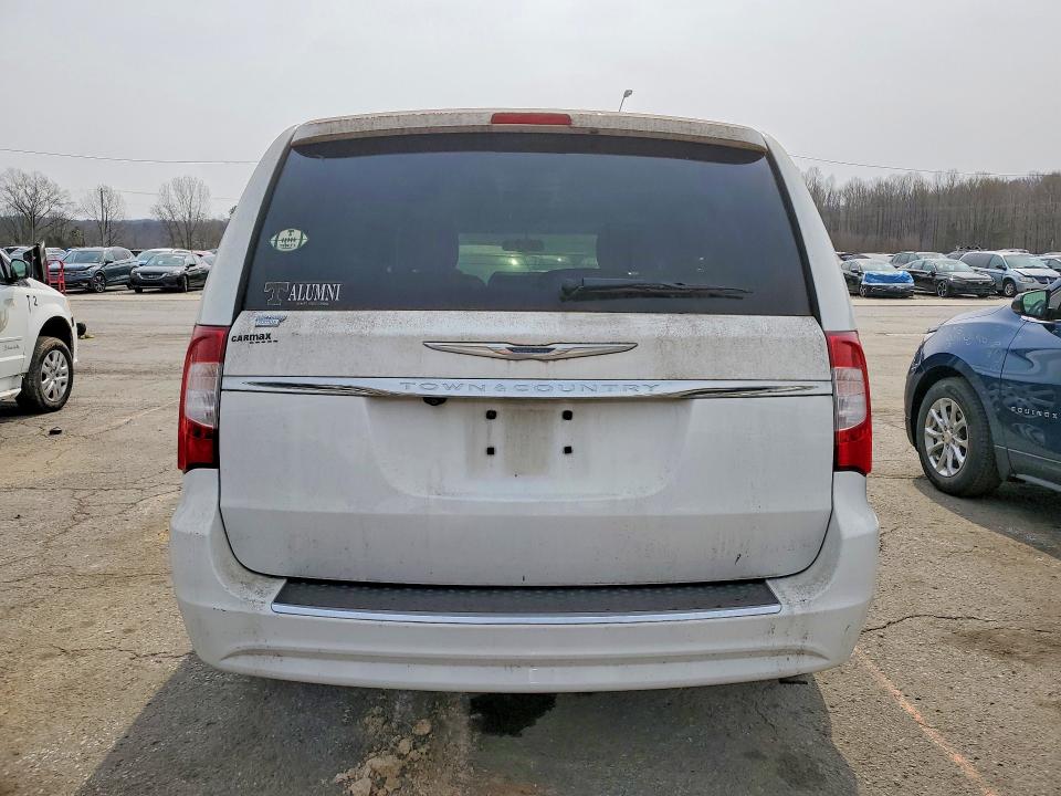 47170556 :رقم المزاد ، 2C4RC1BG5FR572663 vin ، 2015 Chrysler Town & Country مزاد بيع
