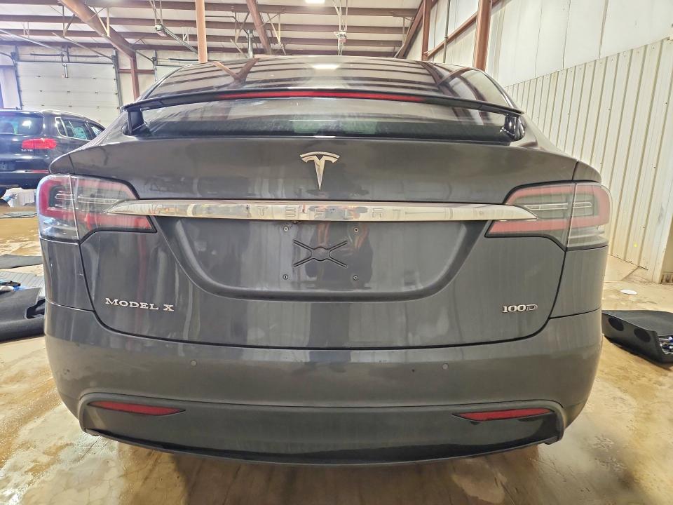 46613306 :رقم المزاد ، 5YJXCDE26JF132416 vin ، 2018 Tesla Model X مزاد بيع