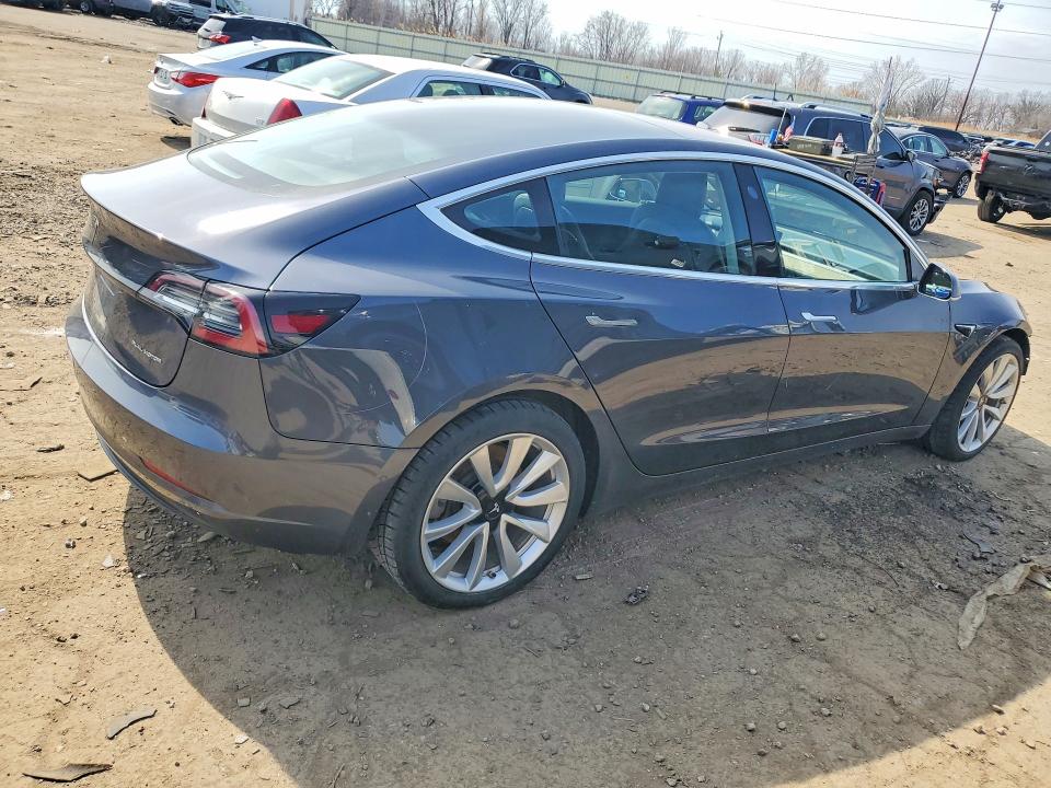 47703436 :رقم المزاد ، 5YJ3E1EB3JF054815 vin ، 2018 Tesla Model 3 مزاد بيع