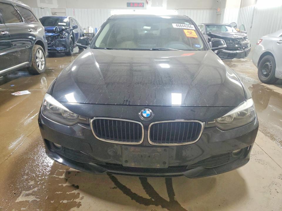 46844266 :رقم المزاد ، WBA3B1G51ENS80758 vin ، 2014 Bmw 320 مزاد بيع