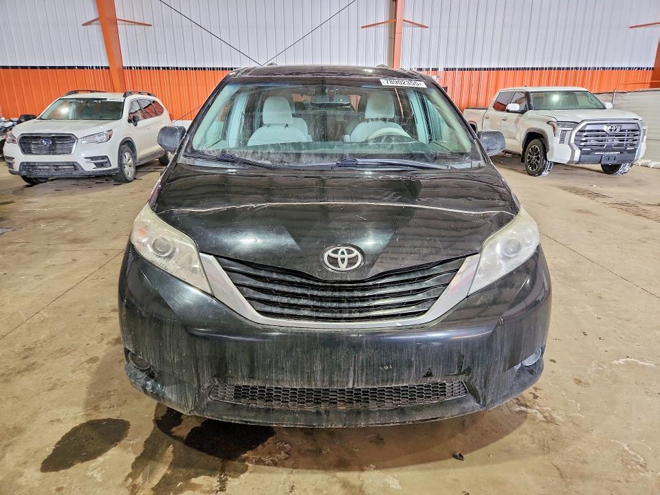78902355 :رقم المزاد ، 5TDJK3DC0DS056365 vin ، 2013 Toyota Sienna مزاد بيع