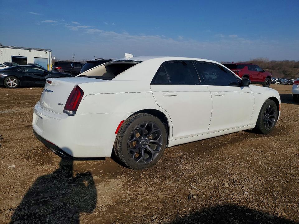 47648706 :رقم المزاد ، 2C3CCAAG6LH128205 vin ، 2020 Chrysler 300 مزاد بيع