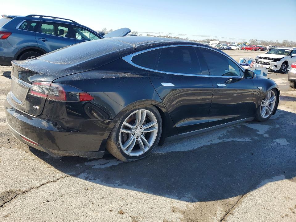 46069326 :رقم المزاد ، 5YJSA1H2XFF089815 vin ، 2015 Tesla Model S مزاد بيع