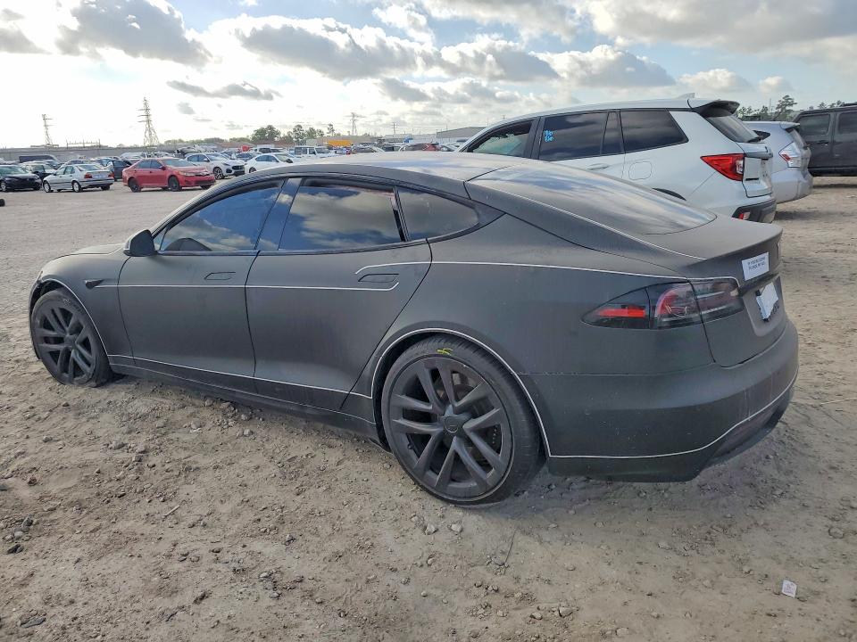 47926436 :رقم المزاد ، 5YJSA1E55NF478908 vin ، 2022 Tesla Model S مزاد بيع