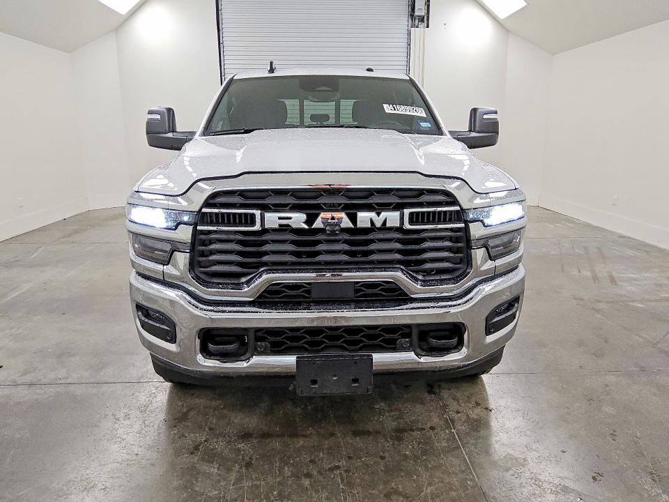 41689926 :رقم المزاد ، 3C63R5CL3SG553530 vin ، 2025 Ram 2500 مزاد بيع