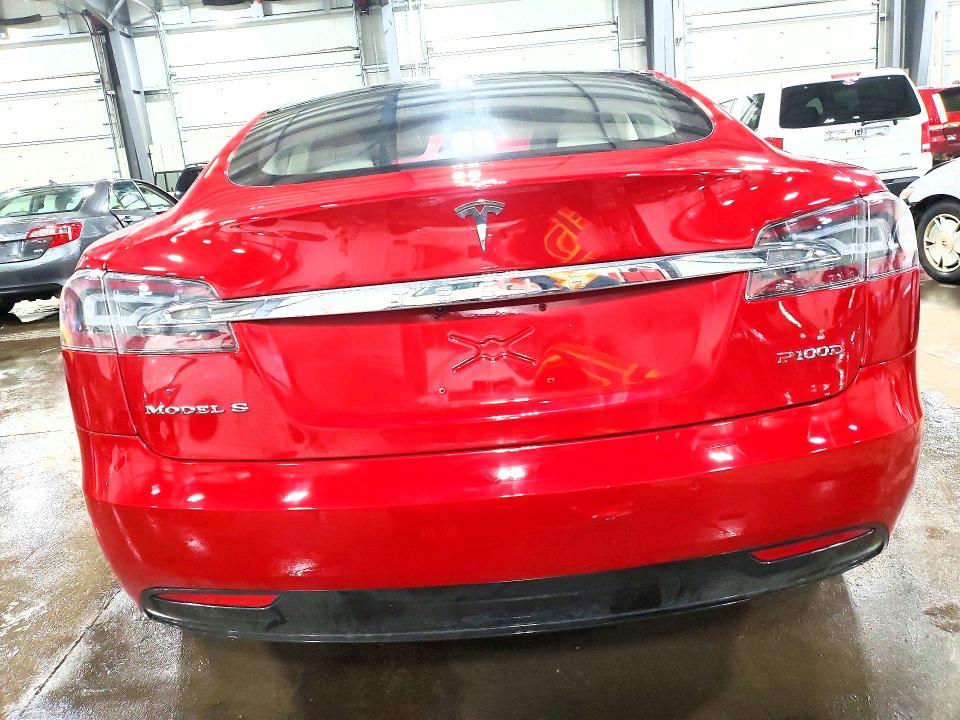 48103696 :رقم المزاد ، 5YJSA1E24JF244601 vin ، 2018 Tesla Model S مزاد بيع