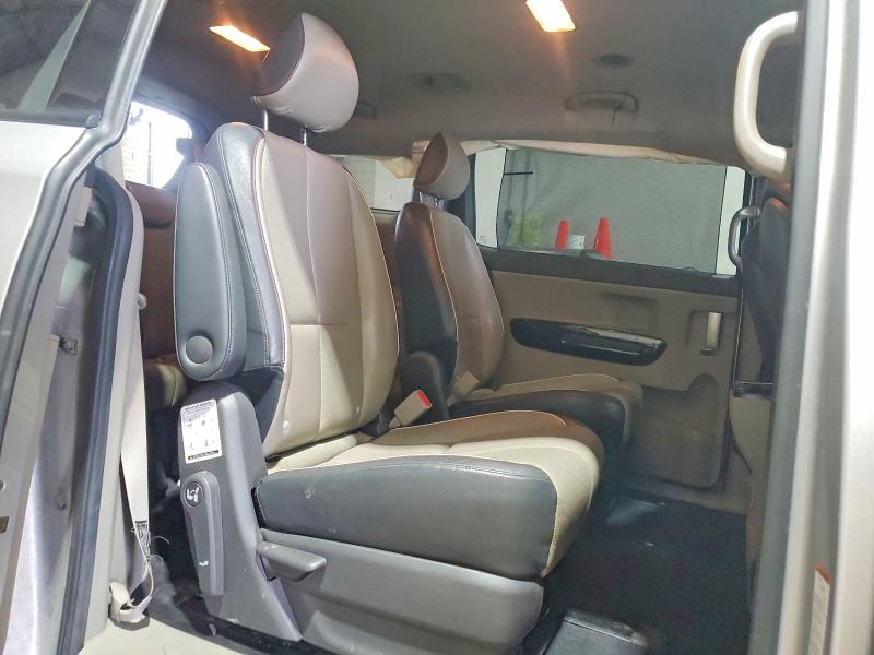 46507186 :رقم المزاد ، KNDMC5C13F6022719 vin ، 2015 Kia Sedona مزاد بيع