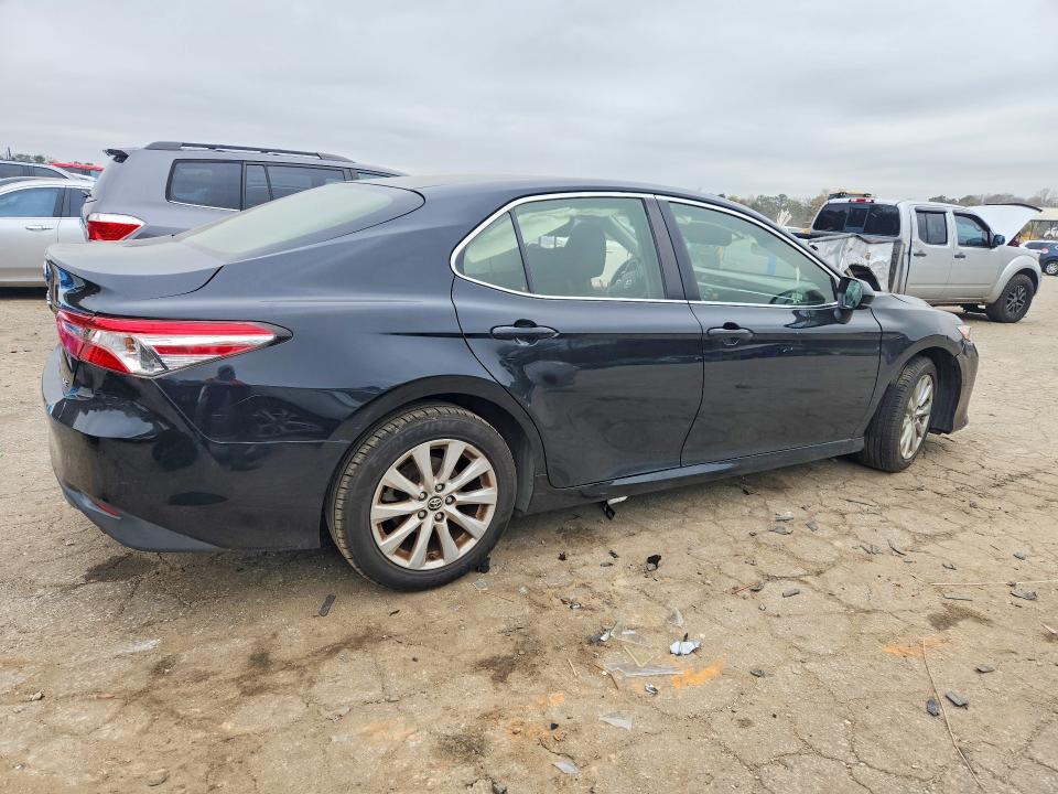 79529385 :رقم المزاد ، JTNB11HK9J3015142 vin ، 2018 Toyota Camry مزاد بيع