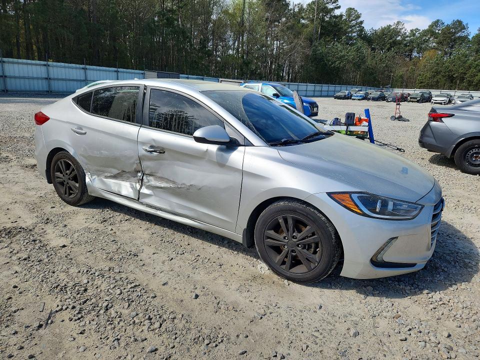 47119106 :رقم المزاد ، 5NPD84LF4JH385746 vin ، 2018 Hyundai Elantra مزاد بيع