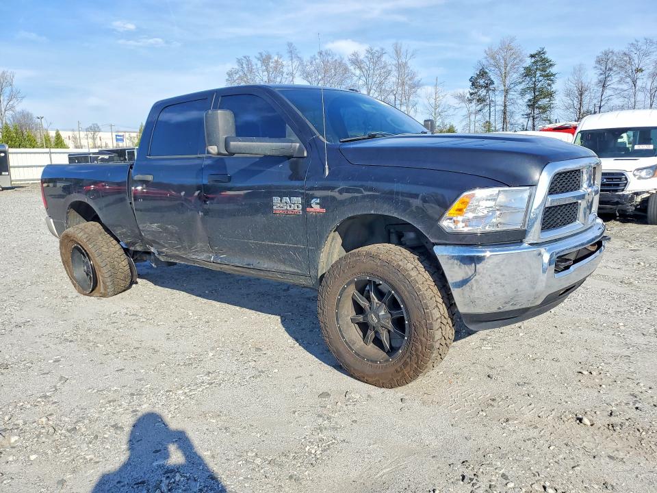 45574346 :رقم المزاد ، 3C6UR5CL9JG340830 vin ، 2018 Ram 2500 مزاد بيع