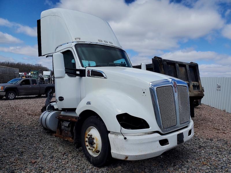 46213546 :رقم المزاد ، 1XKYA48X0FJ403332 vin ، 2015 Kenworth T680 مزاد بيع