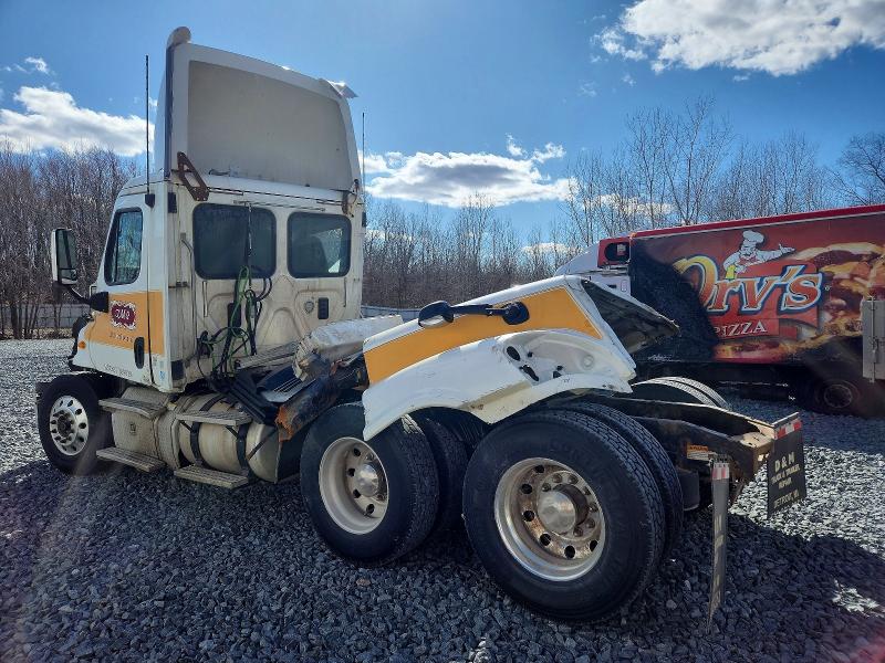 2013 Freightliner Cascadia მანქანა იყიდება აუქციონზე, vin: 3AKJGEDR6DSFG6587, აუქციონის ნომერი: 45461576