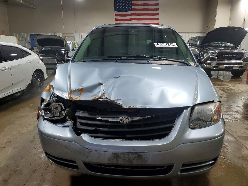2005 Chrysler Town & Country მანქანა იყიდება აუქციონზე, vin: 1C4GP45R75B263168, აუქციონის ნომერი: 42067276