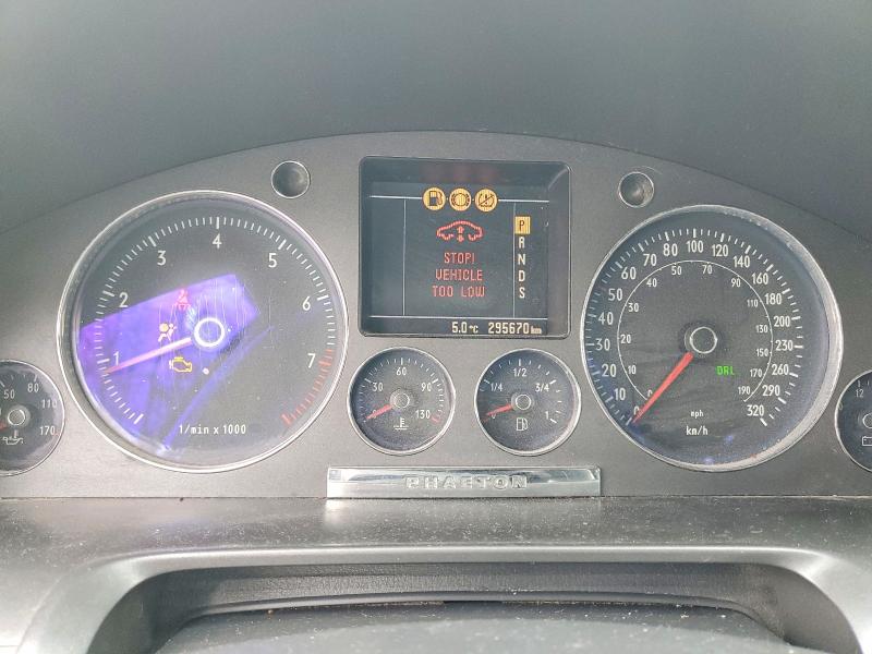 2004 Volkswagen Phaeton მანქანა იყიდება აუქციონზე, vin: WVWAF63D448008355, აუქციონის ნომერი: 46094116