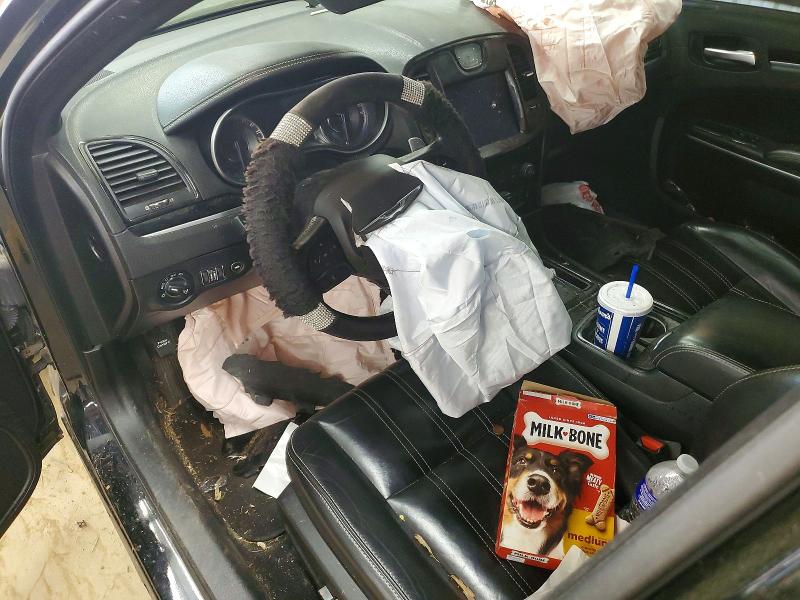 46733316 :رقم المزاد ، 2C3CCABG6MH528877 vin ، 2021 Chrysler 300 مزاد بيع