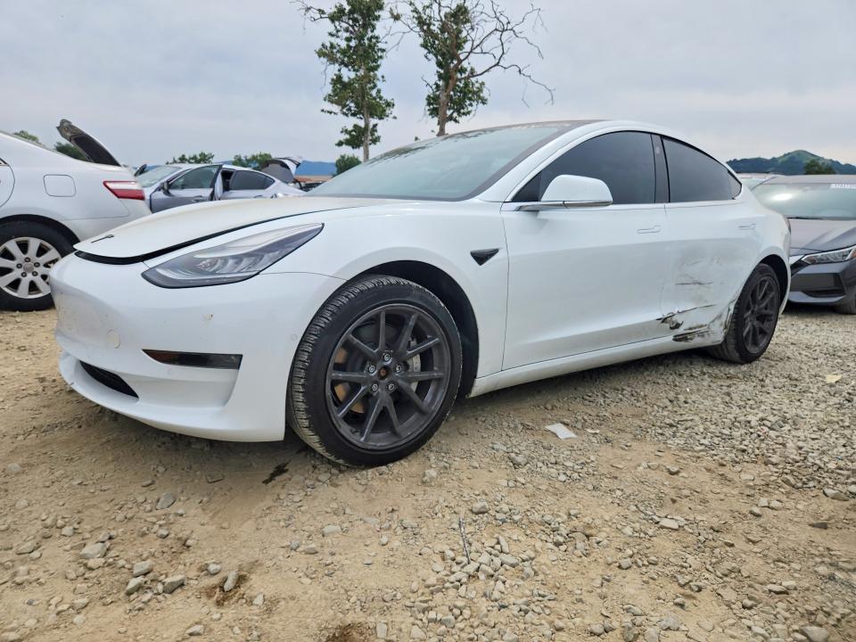 Продажа на аукционе авто 2018 Tesla Model 3, vin: 5YJ3E1EB3JF112731, номер лота: 48307176