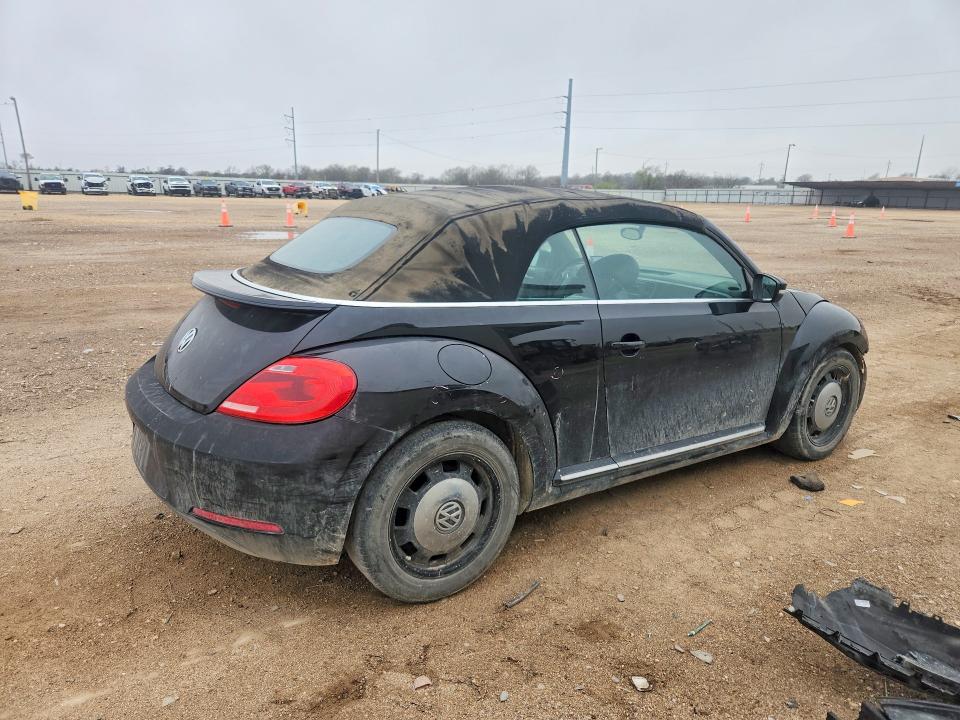 41772066 :رقم المزاد ، 3VW517AT9FM814672 vin ، 2015 Volkswagen Beetle مزاد بيع