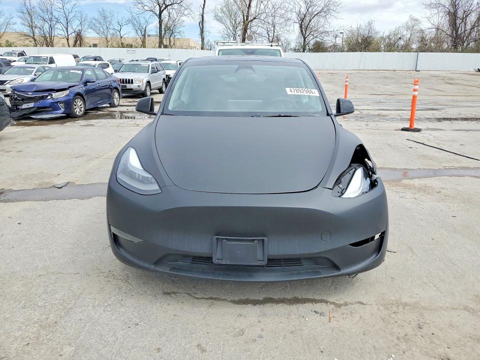 2024 Tesla Model Y მანქანა იყიდება აუქციონზე, vin: 7SAYGDEE7RA229686, აუქციონის ნომერი: 47892986