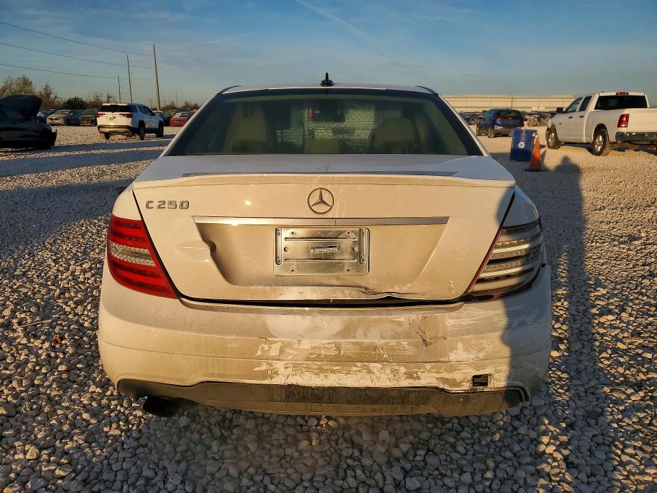 Продажа на аукционе авто 2013 Mercedes-benz C, vin: WDDGF4HB6DR263546, номер лота: 46395076