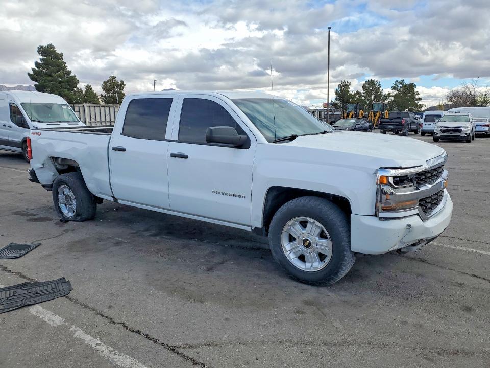 42009556 :رقم المزاد ، 3GCUKNECXJG540495 vin ، 2018 Chevrolet Silverado مزاد بيع