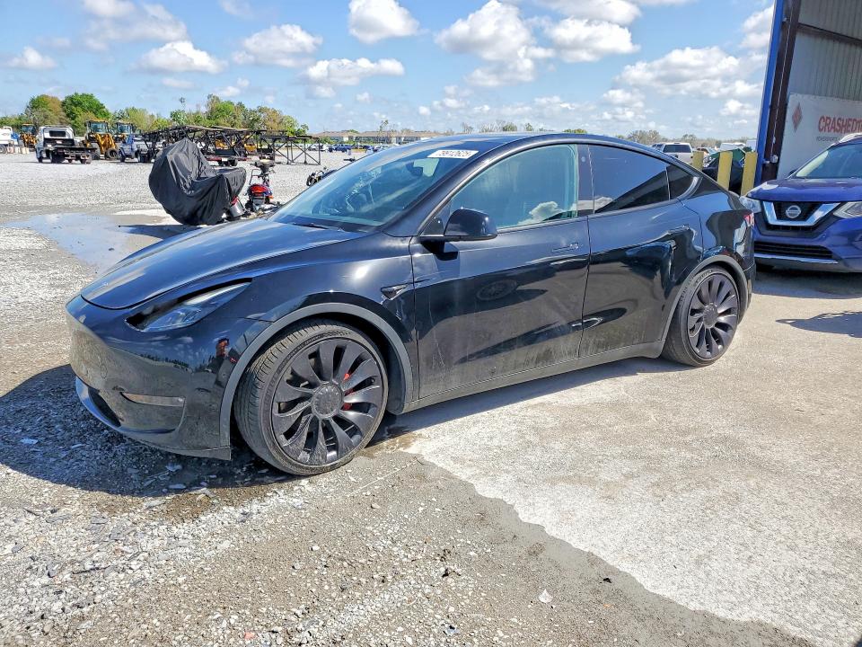 79912625 :رقم المزاد ، 7SAYGDEFXNF536596 vin ، 2022 Tesla Model Y مزاد بيع