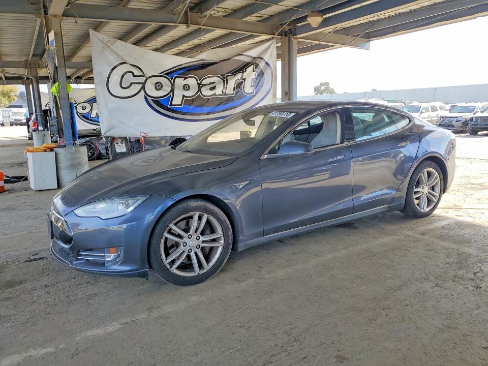 41760316 :رقم المزاد ، 5YJSA1H17EFP61285 vin ، 2014 Tesla Model S مزاد بيع
