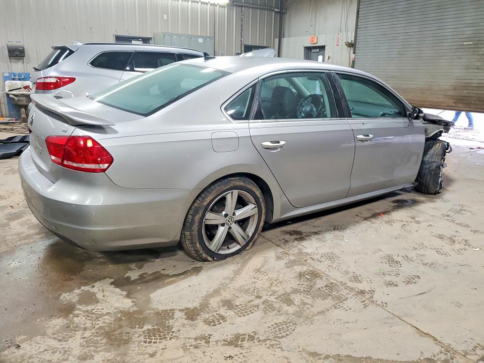 41725706 :رقم المزاد ، 1VWBP7A37DC097981 vin ، 2013 Volkswagen Passat مزاد بيع