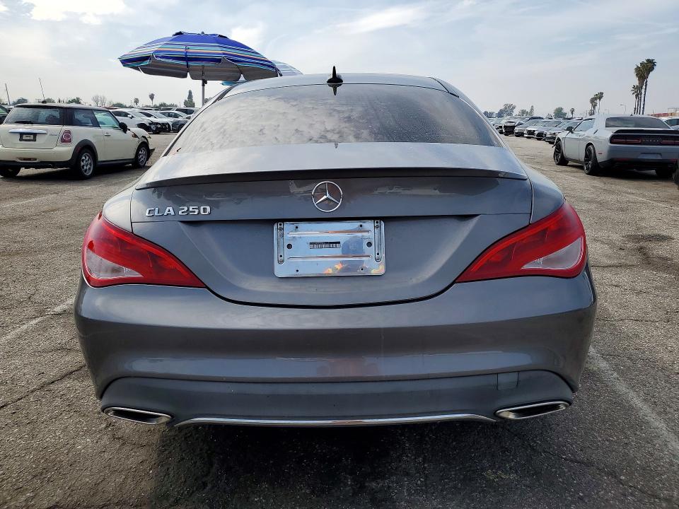 79670025 :رقم المزاد ، WDDSJ4EB7JN613105 vin ، 2018 Mercedes-benz Cla مزاد بيع