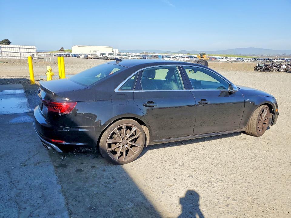 Продажа на аукционе авто 2018 Audi S4, vin: WAUB4AF49JA207556, номер лота: 41614616