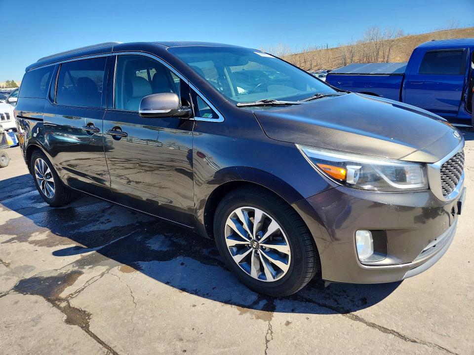 46639916 :رقم المزاد ، KNDMC5C15F6028392 vin ، 2015 Kia Sedona مزاد بيع