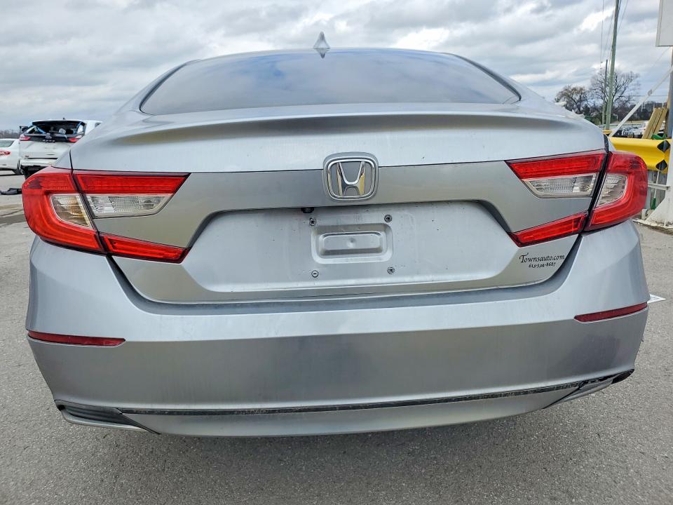 41989846 :رقم المزاد ، 1HGCV1F13JA072733 vin ، 2018 Honda Accord مزاد بيع
