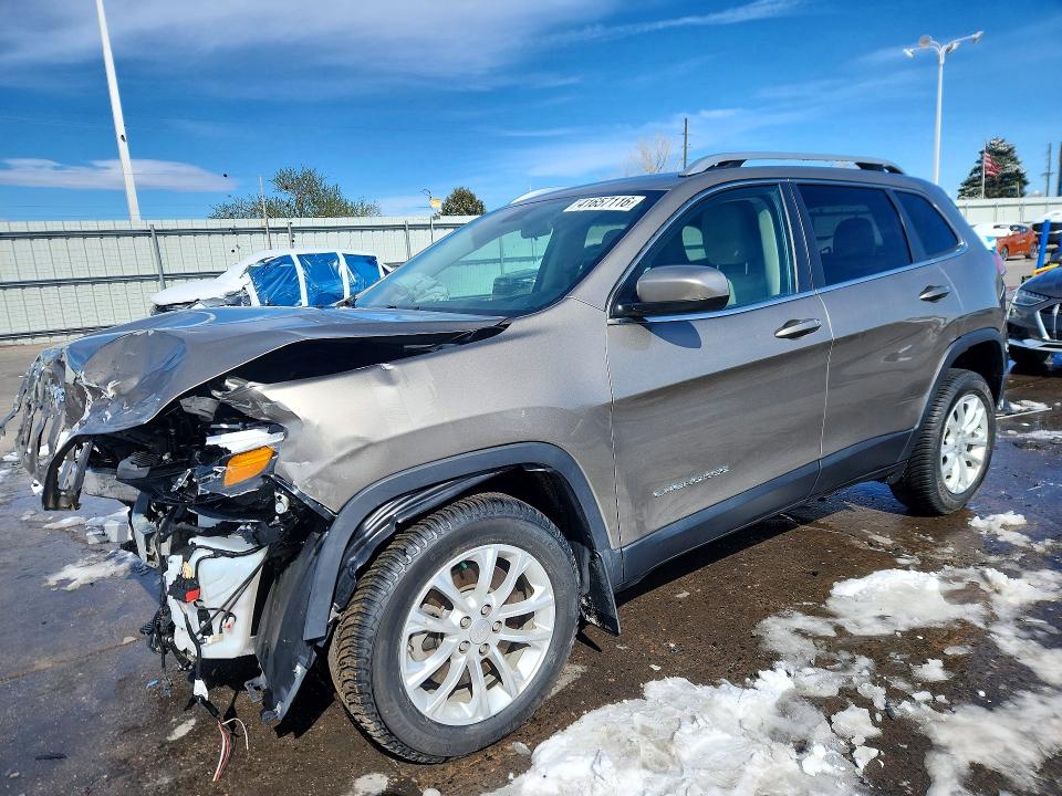 41657116 :رقم المزاد ، 1C4PJLCB7KD396384 vin ، 2019 Jeep Cherokee مزاد بيع