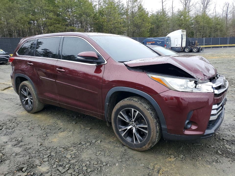 41696866 :رقم المزاد ، 5TDBZRFH6JS495447 vin ، 2018 Toyota Highlander مزاد بيع