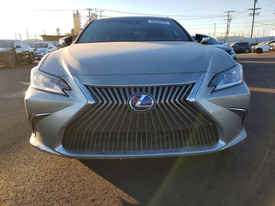 46368326 :رقم المزاد ، 58ACA1C11MU004985 vin ، 2021 Lexus Es 300h مزاد بيع