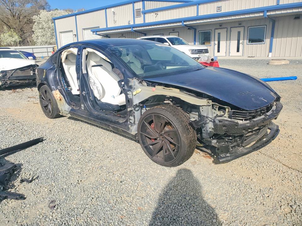 41893376 :رقم المزاد ، 5YJ3E1ET8SF939313 vin ، 2025 Tesla Model 3 مزاد بيع