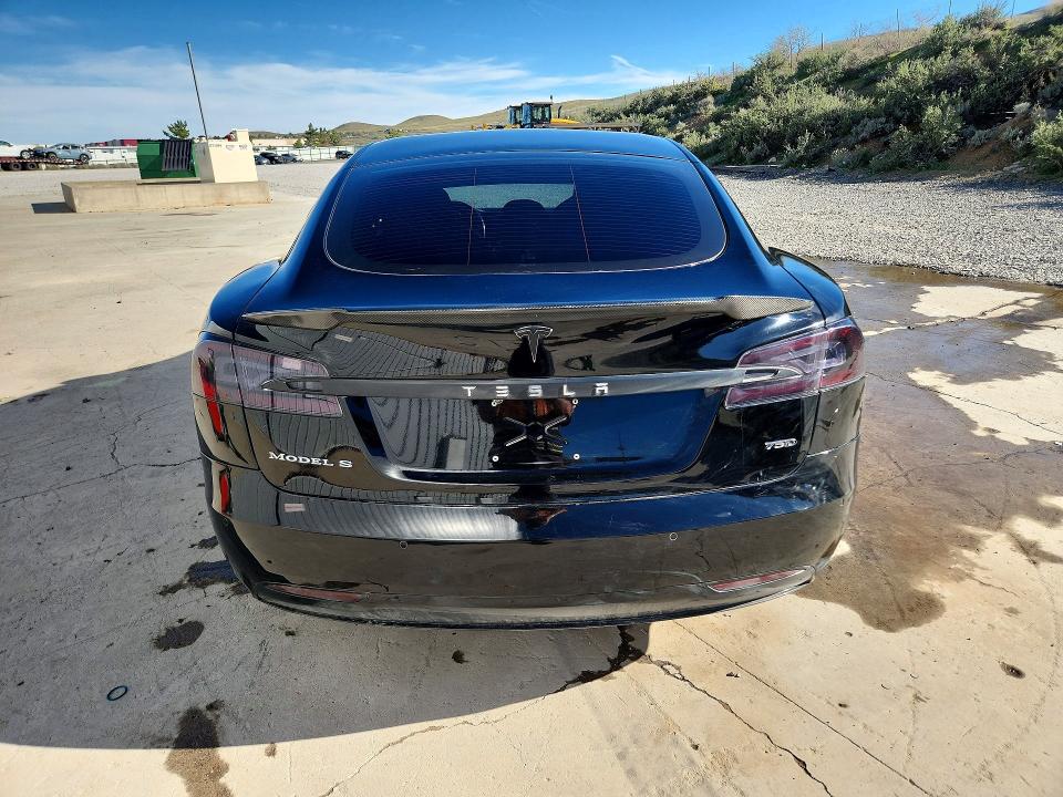 47377126 :رقم المزاد ، 5YJSA1E26JF294013 vin ، 2018 Tesla Model S مزاد بيع
