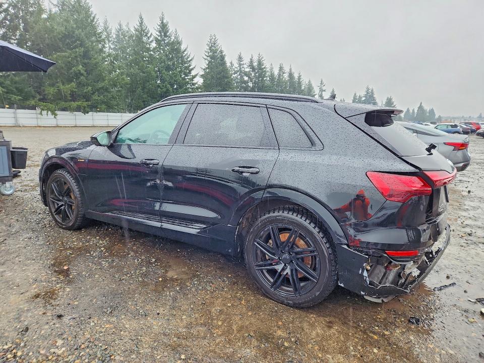 Продажа на аукционе авто 2021 Audi E-tron, vin: WA1AAAGEXMB021371, номер лота: 45570896