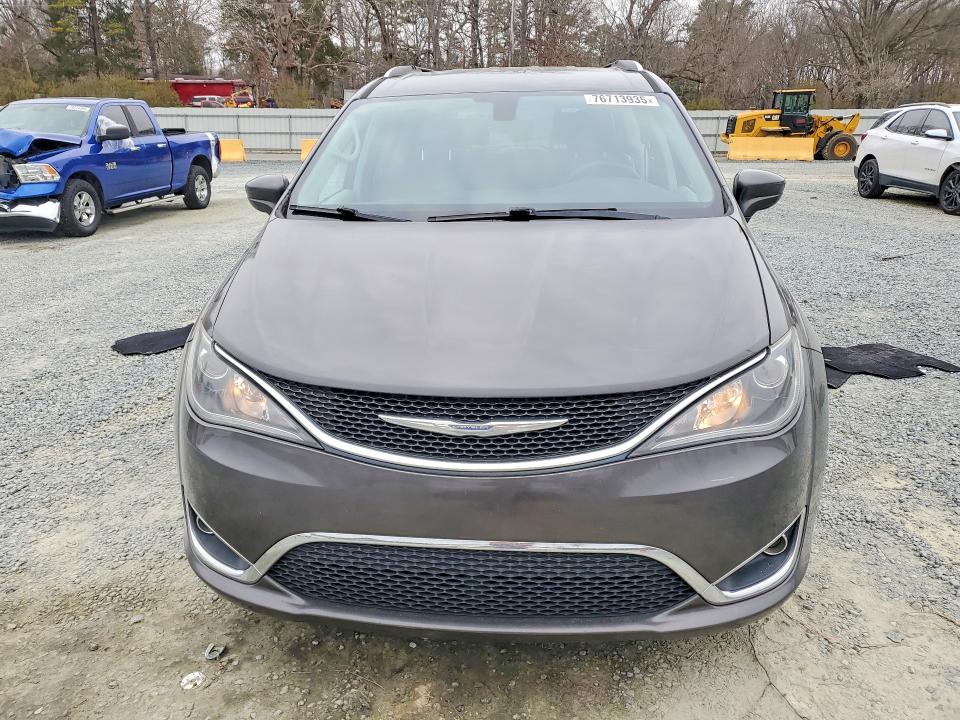 Продажа на аукционе авто 2018 Chrysler Pacifica, vin: 2C4RC1EG1JR114302, номер лота: 76713935
