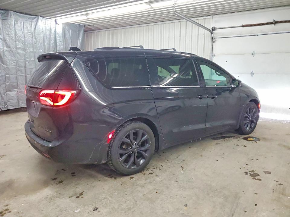 46350646 :رقم المزاد ، 2C4RC1GG2JR333492 vin ، 2018 Chrysler Pacifica مزاد بيع